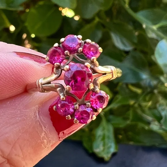 VINTAGE ART DECO SOLID 10K YELLOW GOLD SYNTHETIC RUBY CLUSTER COCKTAIL RING - Picture 16 of 16